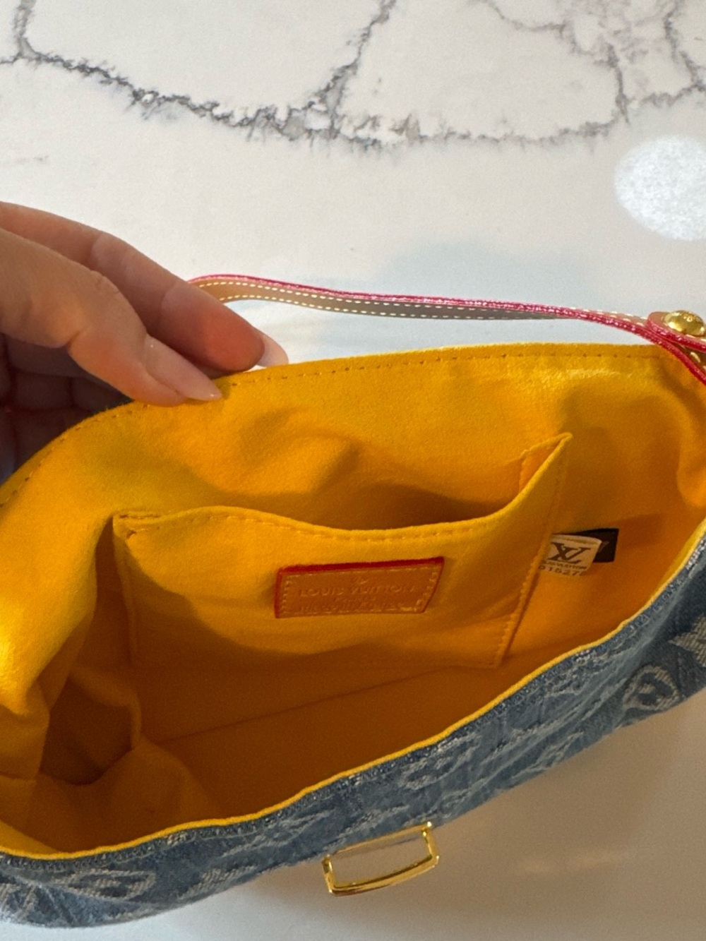 Denim shoulder bag wore once - Picture 6 of 8